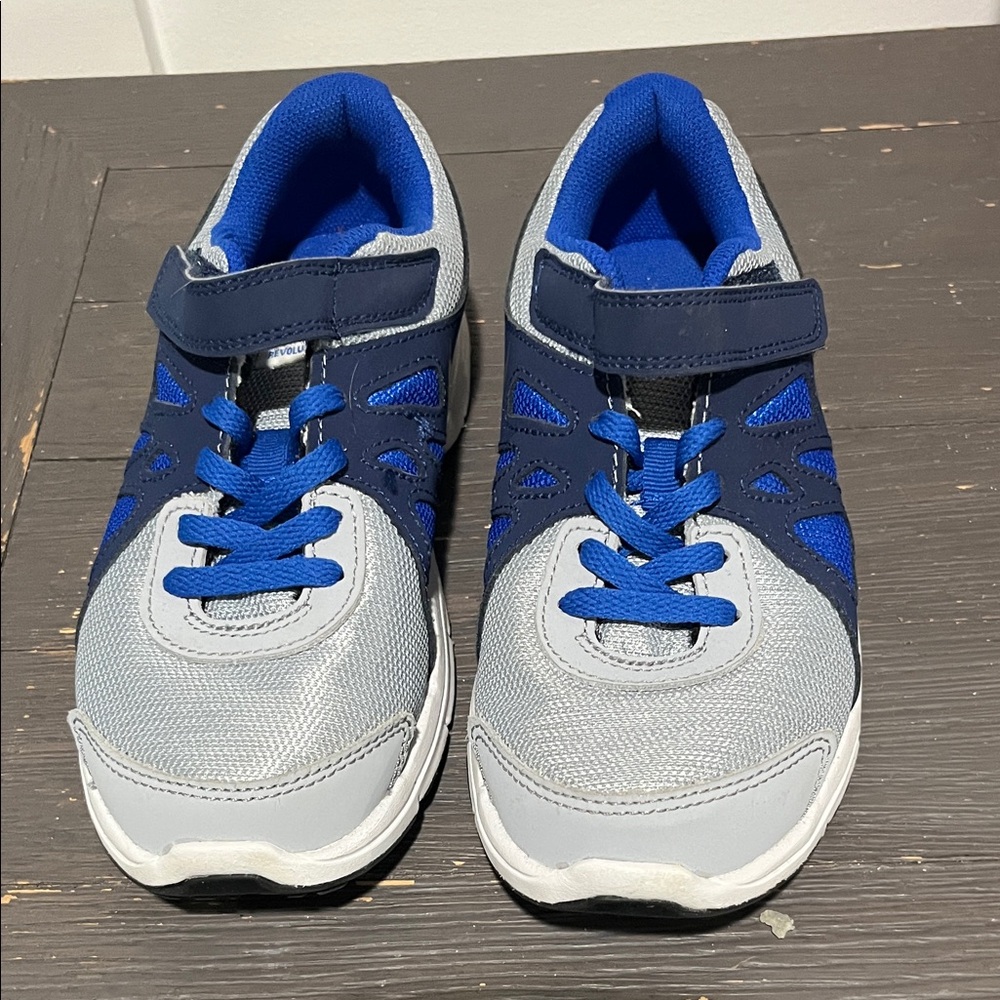 Nike revolution